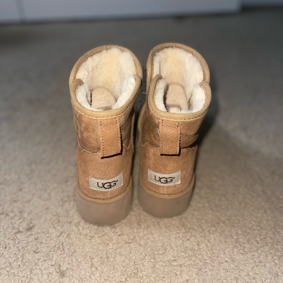 Ugg Boots - Picture 1 of 3